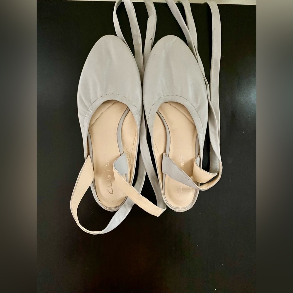 Clark Flat Shoe Made For Maximum Comfort. Size:Us:10m. Uk: 7.5d